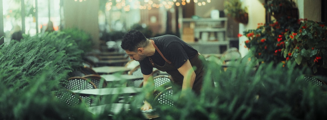 Osoblje restorana pruža izvanrednu uslugu gostima.