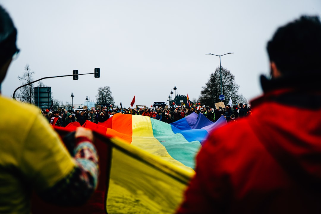 Društveni napred kroz angažman zajednice i suradnju.